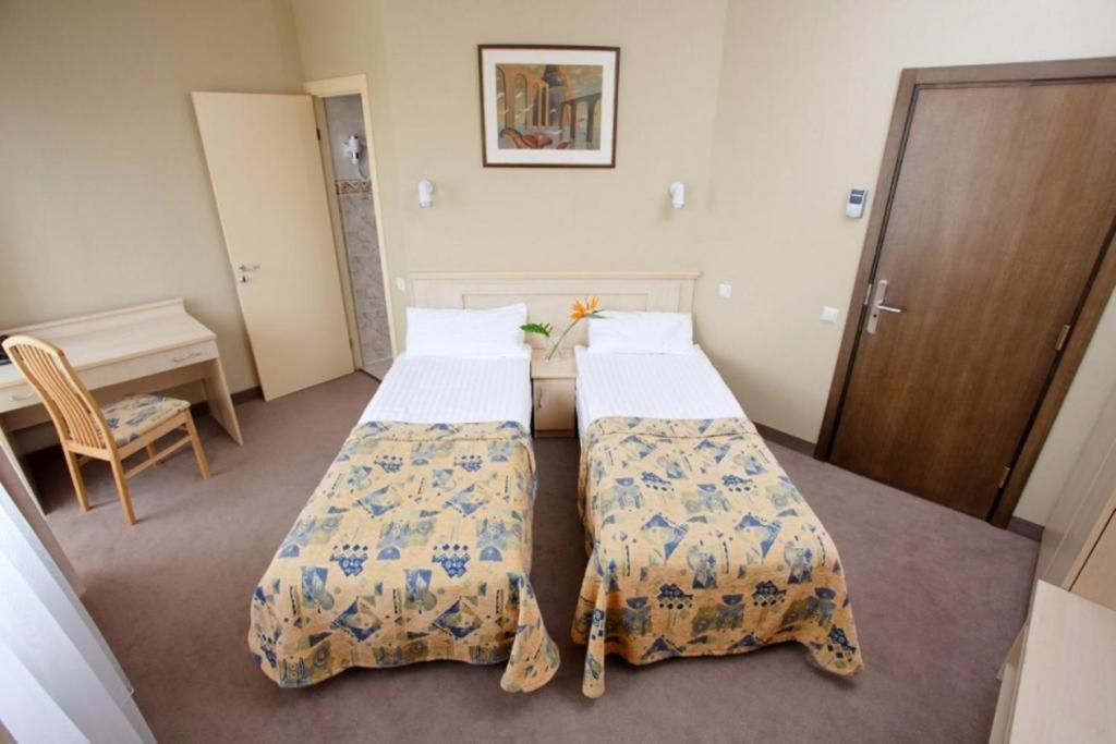 Hotel Babilonas Kaunas Bagian luar foto
